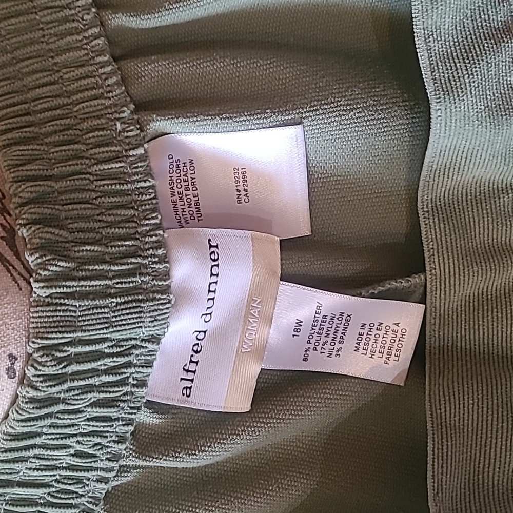 SET OF 2 Alfred Dunner Fine Line Corduroy Slacks 18W - Picture 8 of 9